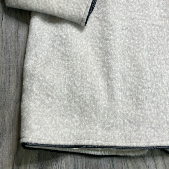 Forever 21 Women’s Juniors Cream and Black Zip Up Felt Jacket, size medium - Picture 11 of 13